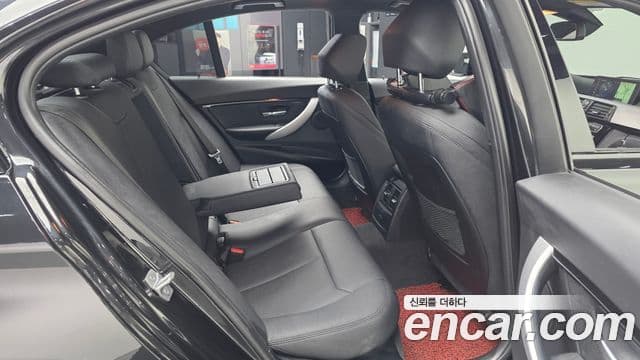 BMW 3 Series 2018 — Şəkil 12/20