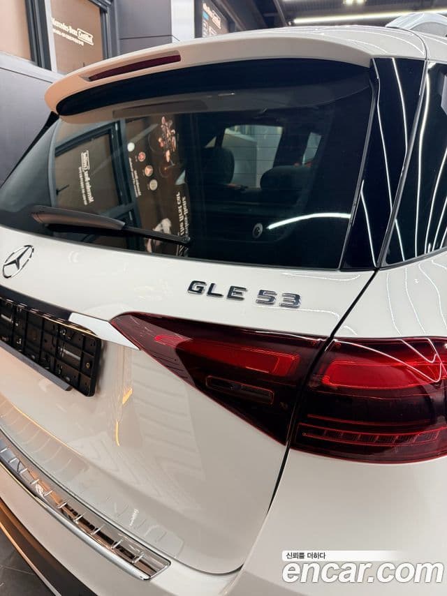Mercedes-Benz GLE-Class 2025 — Photo 11/15