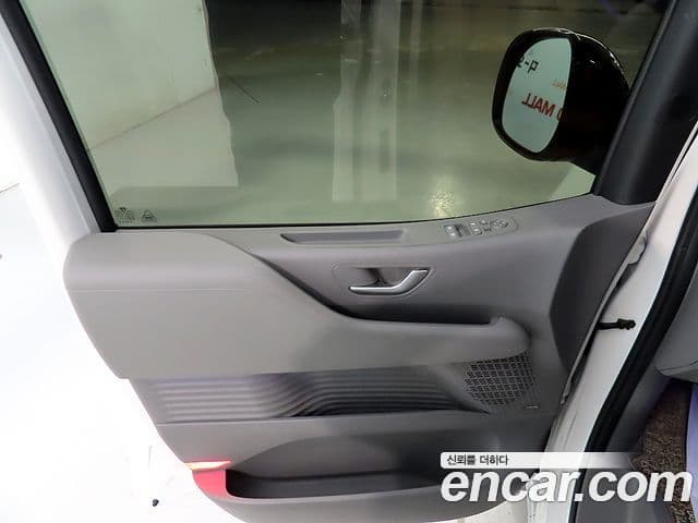 Hyundai Staria 2024 — фото 12 из 19