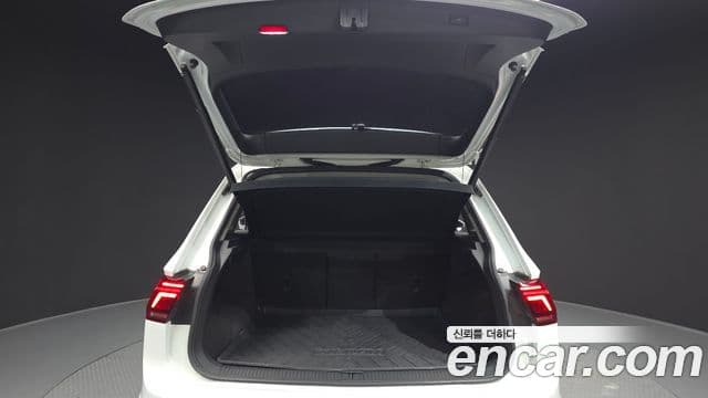 Volkswagen Tiguan 2021 — Şəkil 19/20
