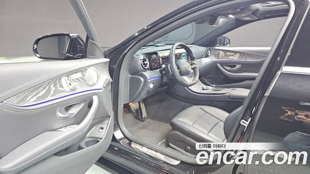 Mercedes-Benz E-Class 2021 — Фото 11/20