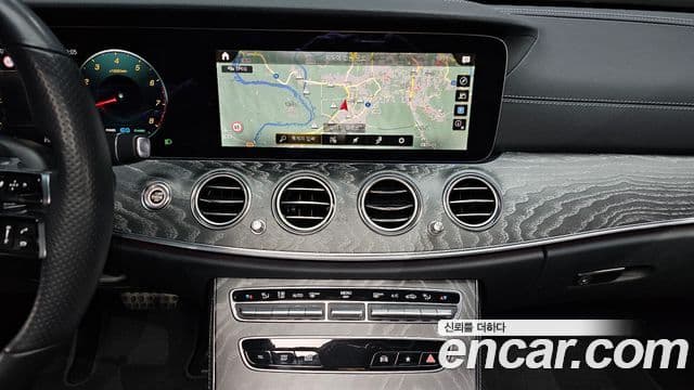 Mercedes-Benz E-Class 2021 — Фото 14/20