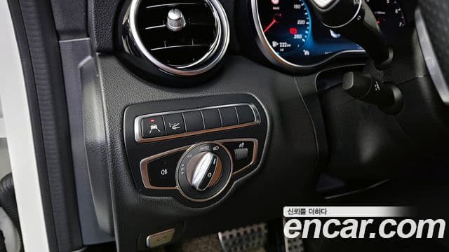 Mercedes-Benz C-Class 2020 — ფოტო 16/20