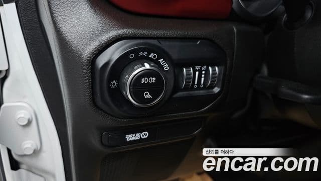 Jeep Gladiator 2023 — Photo 16/20
