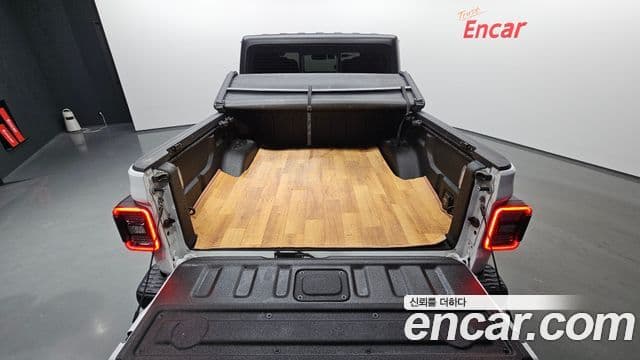 Jeep Gladiator 2023 — Photo 17/20