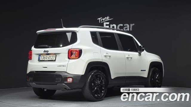 Jeep Renegade 2023 — ფოტო 2/20