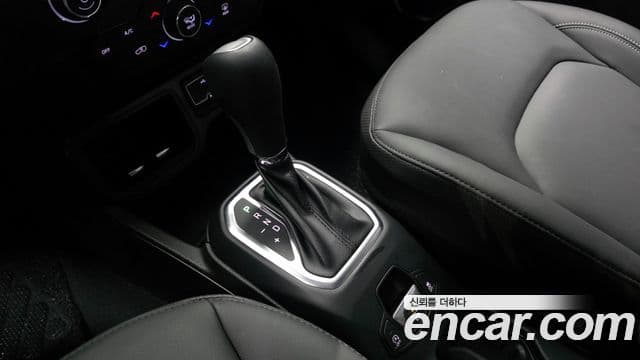 Jeep Renegade 2023 — ფოტო 9/20