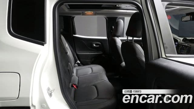 Jeep Renegade 2023 — ფოტო 12/20