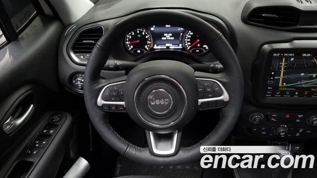 Jeep Renegade 2023 — ფოტო 13/20