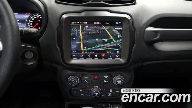 Jeep Renegade 2023 — ფოტო 16/20
