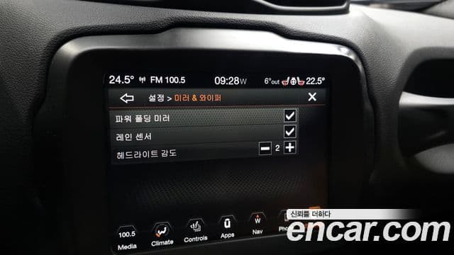 Jeep Renegade 2023 — ფოტო 18/20