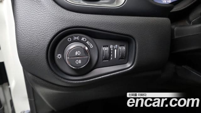 Jeep Renegade 2023 — ფოტო 19/20
