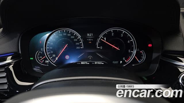 BMW 5 Series 2018 — Şəkil 8/20