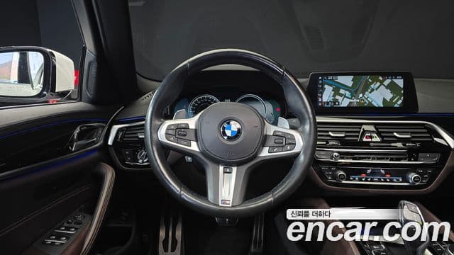BMW 5 Series 2018 — Şəkil 13/20
