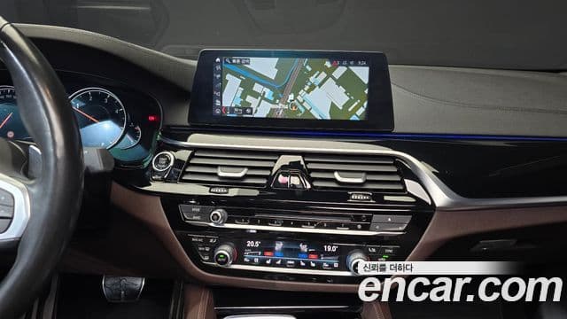 BMW 5 Series 2018 — Şəkil 14/20