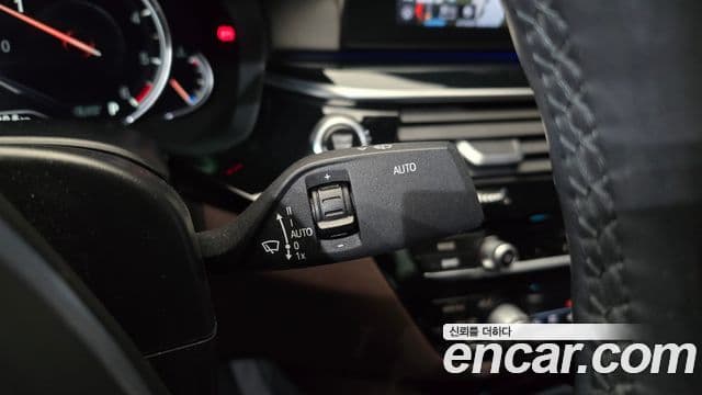 BMW 5 Series 2018 — Şəkil 17/20