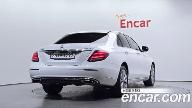 Mercedes-Benz E-Class 2020 — Şəkil 1/20