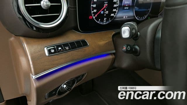 Mercedes-Benz E-Class 2020 — Şəkil 17/20
