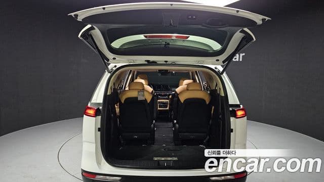 Kia Carnival 2021 — фото 20 из 20
