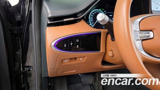 Genesis GV70 2021 — ფოტო 16/20