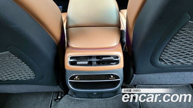 Genesis GV70 2021 — ფოტო 19/20