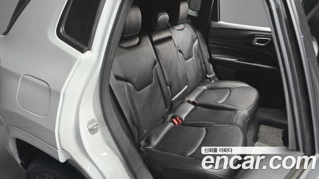 Jeep Compass 2022 — Photo 8/20