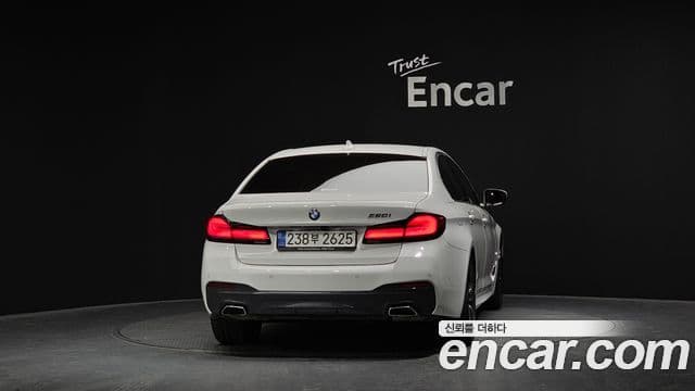 BMW 5 Series 2021 — ფოტო 4/20