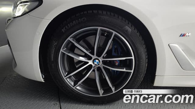 BMW 5 Series 2021 — ფოტო 19/20