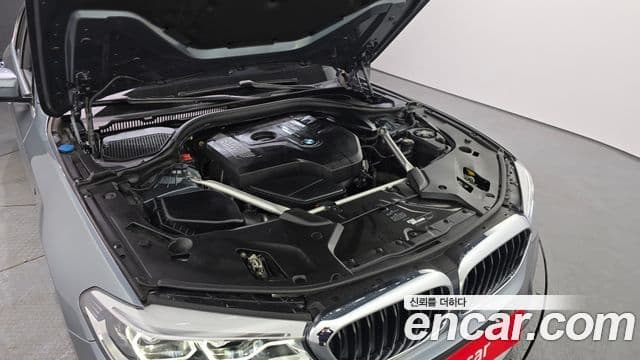 BMW 5 Series 2019 — фото 6 из 20