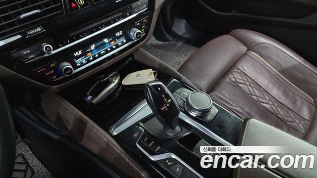 BMW 5 Series 2019 — фото 9 из 20