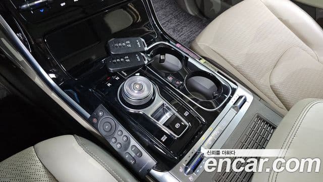 Kia Carnival 2022 — ფოტო 7/20