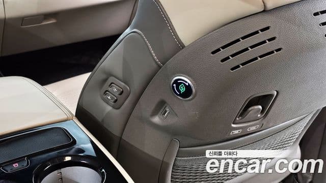 Kia Carnival 2022 — ფოტო 18/20