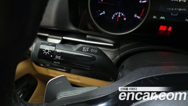 Kia Carnival 2021 — Фото 16/20