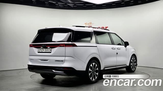 Kia Carnival 2022 — ფოტო 2/20