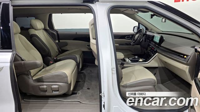 Kia Carnival 2022 — фото 12 из 20