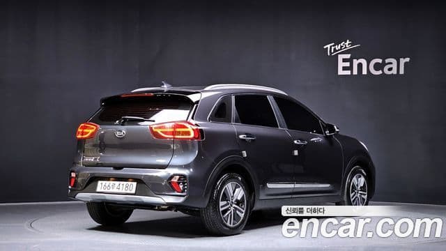Kia Niro 2021 — Фото 2/20