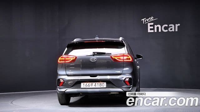 Kia Niro 2021 — Фото 4/20