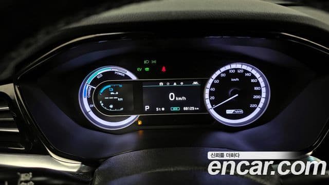 Kia Niro 2021 — Фото 8/20