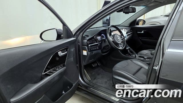 Kia Niro 2021 — Фото 10/20
