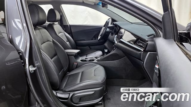 Kia Niro 2021 — Фото 11/20