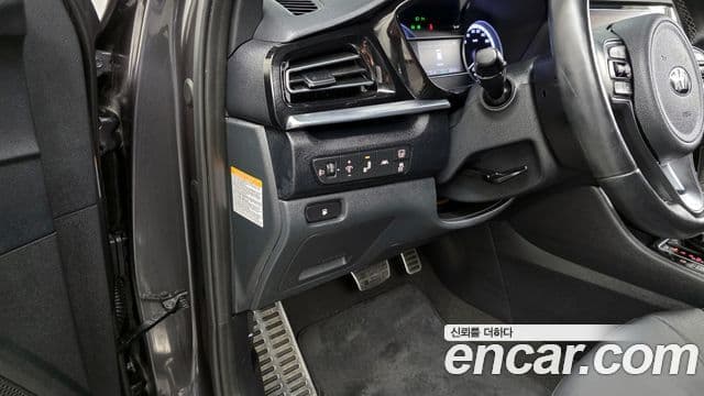 Kia Niro 2021 — Фото 17/20