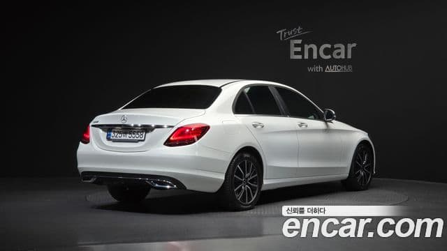 Mercedes-Benz C-Class 2020 — ფოტო 2/20