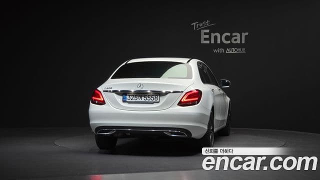 Mercedes-Benz C-Class 2020 — ფოტო 4/20