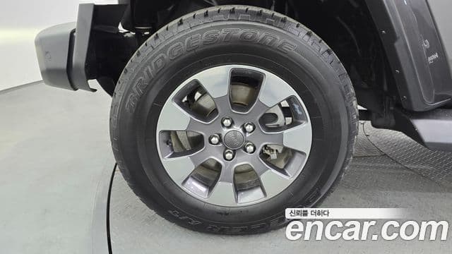 Jeep Wrangler 2019 — ფოტო 5/20