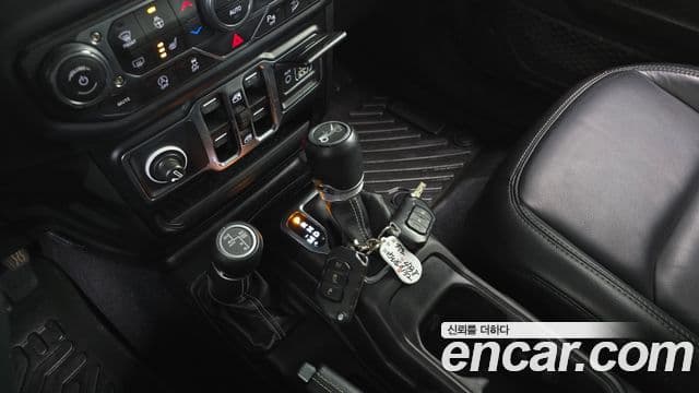 Jeep Wrangler 2019 — ფოტო 9/20