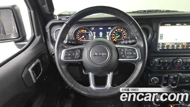 Jeep Wrangler 2019 — ფოტო 13/20