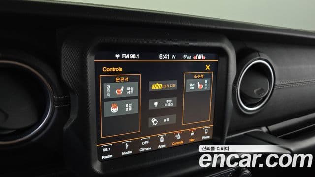 Jeep Wrangler 2019 — ფოტო 17/20