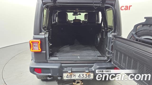 Jeep Wrangler 2019 — ფოტო 20/20