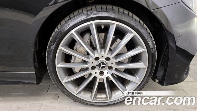 Mercedes-Benz E-Class 2019 — ფოტო 5/20