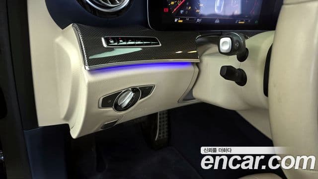 Mercedes-Benz E-Class 2019 — ფოტო 18/20